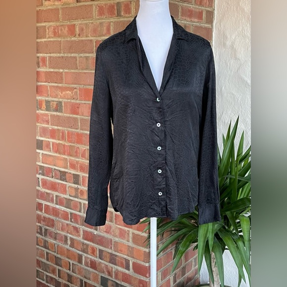 Equipment Tops - Equipment Femme 100% silk grey black snake print long sleeve button front Size S